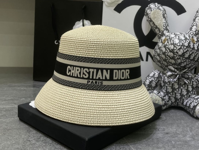 CHRISTIAN DIOR